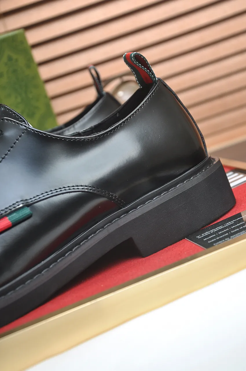 Men's shoes💰540💶Italy's top luxury men's shoe giant (GUCCI) (Gucci) (full cowhide lining) new arrival🍃Original European style🔰 Pleasant to the eye😍In order to make the shoes more durable and non-deformable🌀The production continues to follow traditional methods but there is still no lack of innovation💪Choose original sheepskin for the leather♻️ Smooth and natural And extra bright ⭐Made of imported cowhide, the first choice of rich people 38-45 (45 customized)